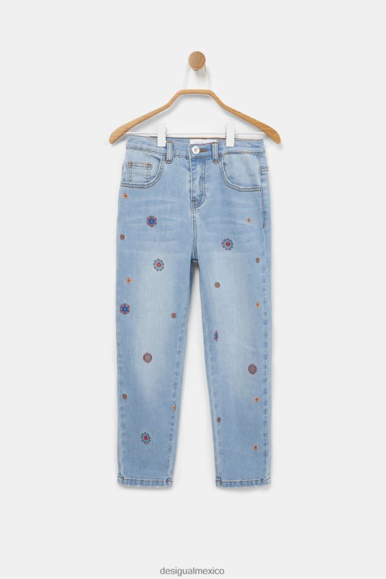 Desigual chica jeans mom con bordados VZ26R01892 ropa