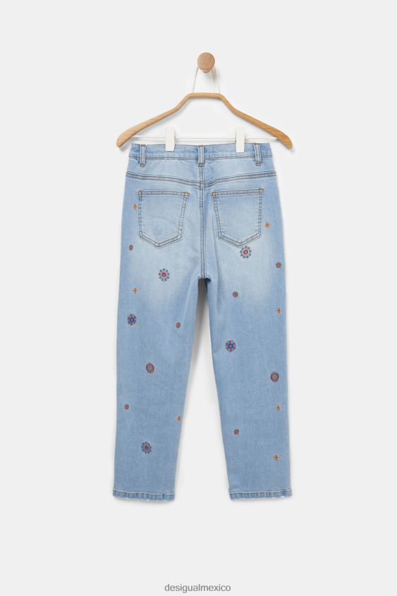 Desigual chica jeans mom con bordados VZ26R01892 ropa