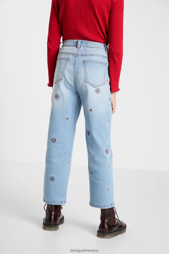 Desigual chica jeans mom con bordados VZ26R01892 ropa