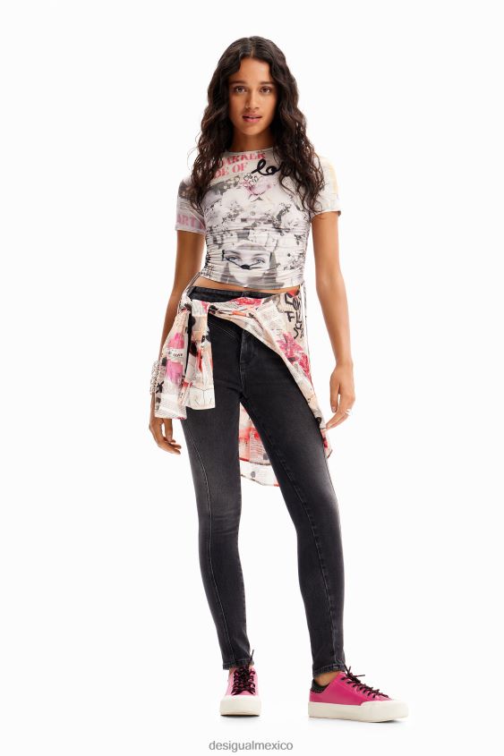 Desigual mujer camiseta ajustada con fruncido tipo periódico VZ26R0183 ropa