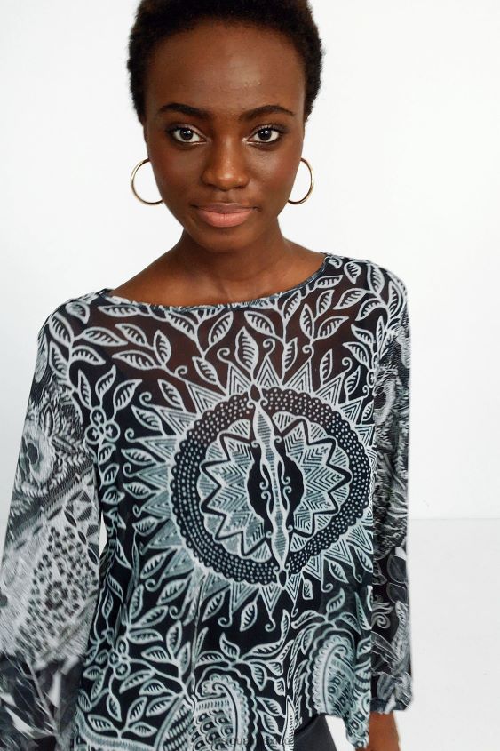 Desigual mujer camiseta con mandalas y volantes VZ26R01097 ropa