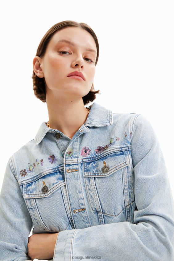 Desigual mujer chaqueta vaquera corta con flores VZ26R0835 ropa