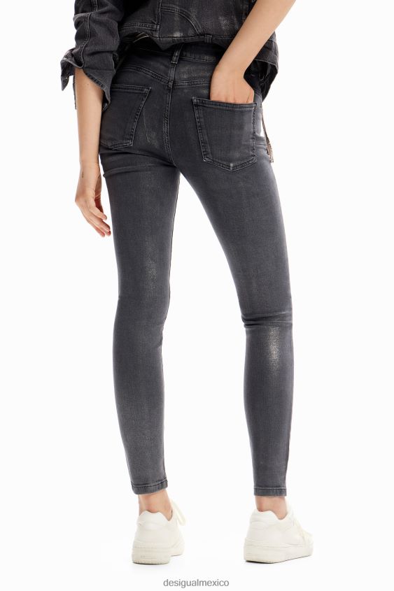 Desigual mujer jeans ajustados metalizados con push-up VZ26R0257 ropa