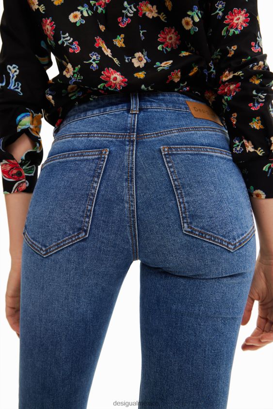 Desigual mujer jeans capri acampanados con bordado floral VZ26R01013 ropa