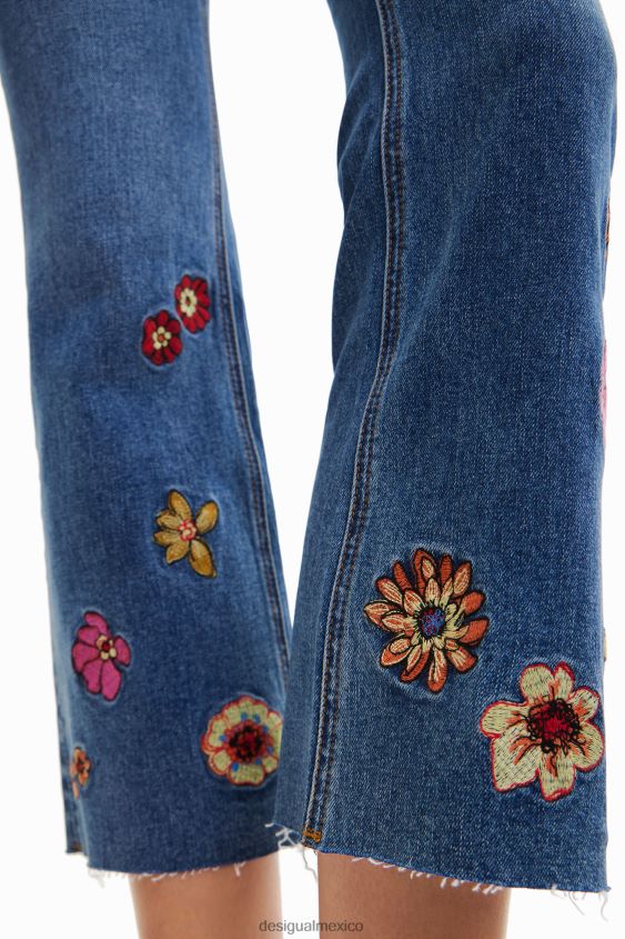 Desigual mujer jeans capri acampanados con bordado floral VZ26R01013 ropa